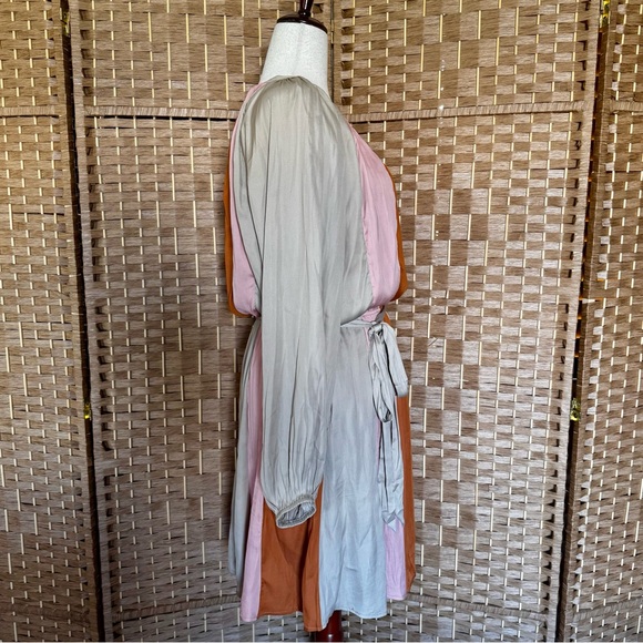 Never worn Olive & Leaf soft satin color block dress L - Picture 6 of 13